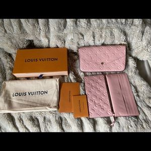 SOLD *Authentic Louis Vuitton Felicie Pochette*